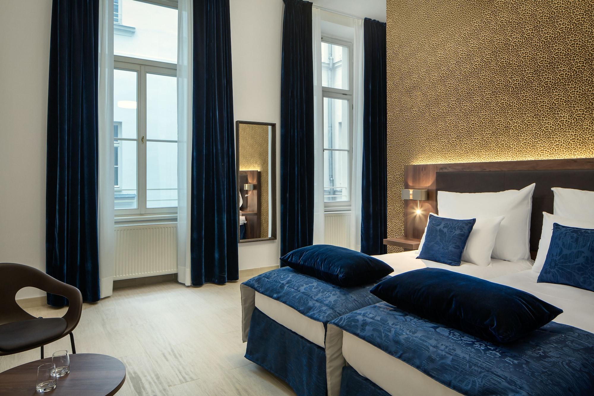 Michelangelo Grand Hotel Prag Dış mekan fotoğraf A room at the hotel