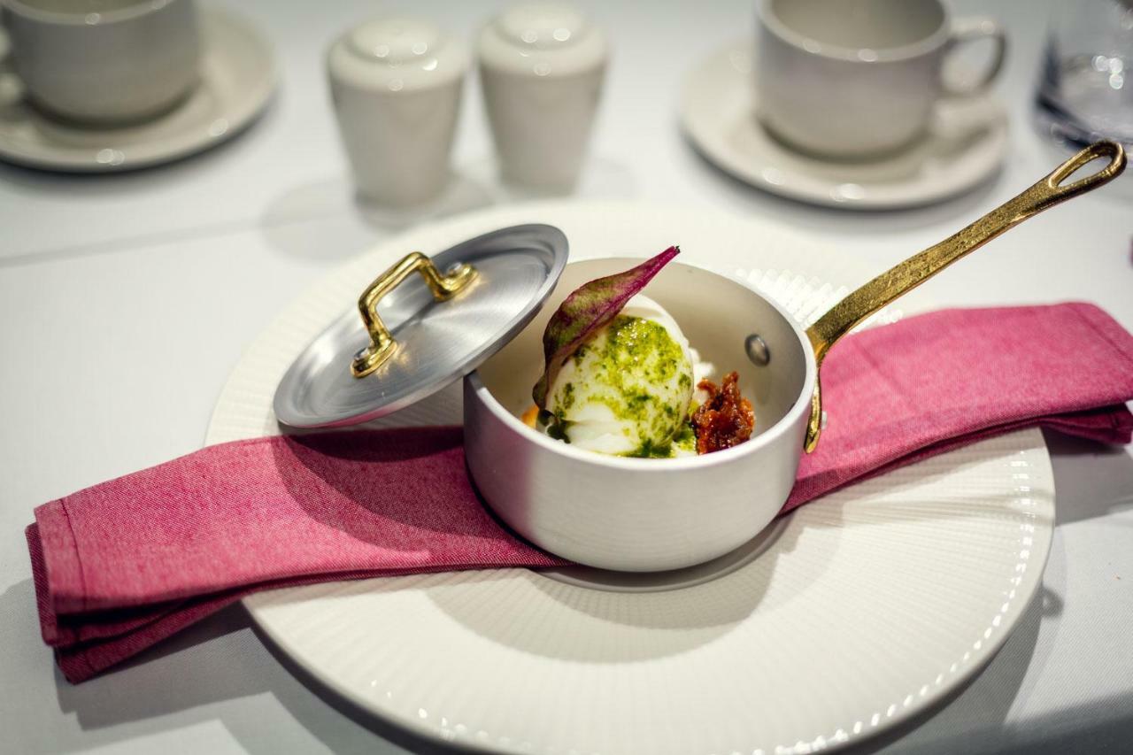 Michelangelo Grand Hotel Prag Dış mekan fotoğraf A small saucepan