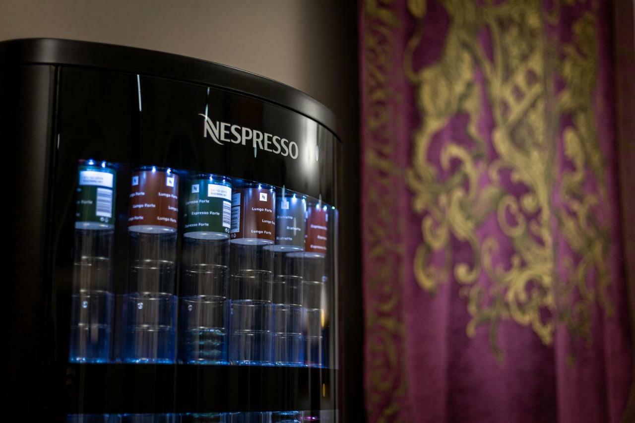 Michelangelo Grand Hotel Prag Dış mekan fotoğraf A Nespresso Verismo machine